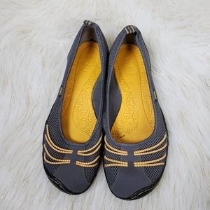 Jambu Bare Feet Spin Flats Sz 7.5M